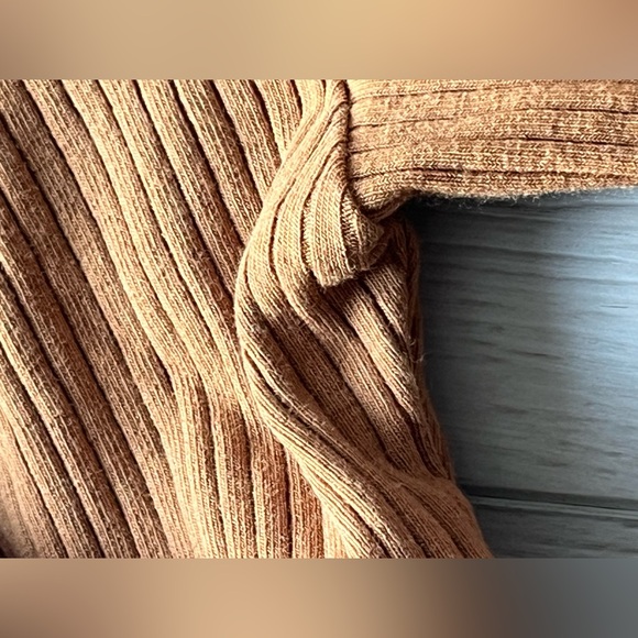 PRIVACY PLEASE :: TOP - Picture 5 of 10